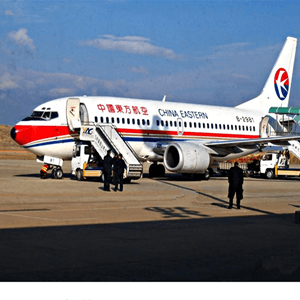 上海浦东空运公司航空快运业稳步发展的原因是什么？